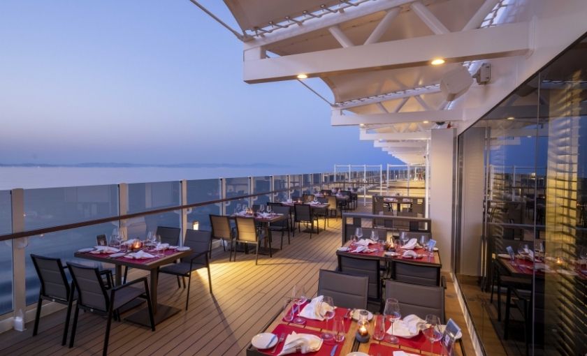 Buiten dineren op de MSC Seashore